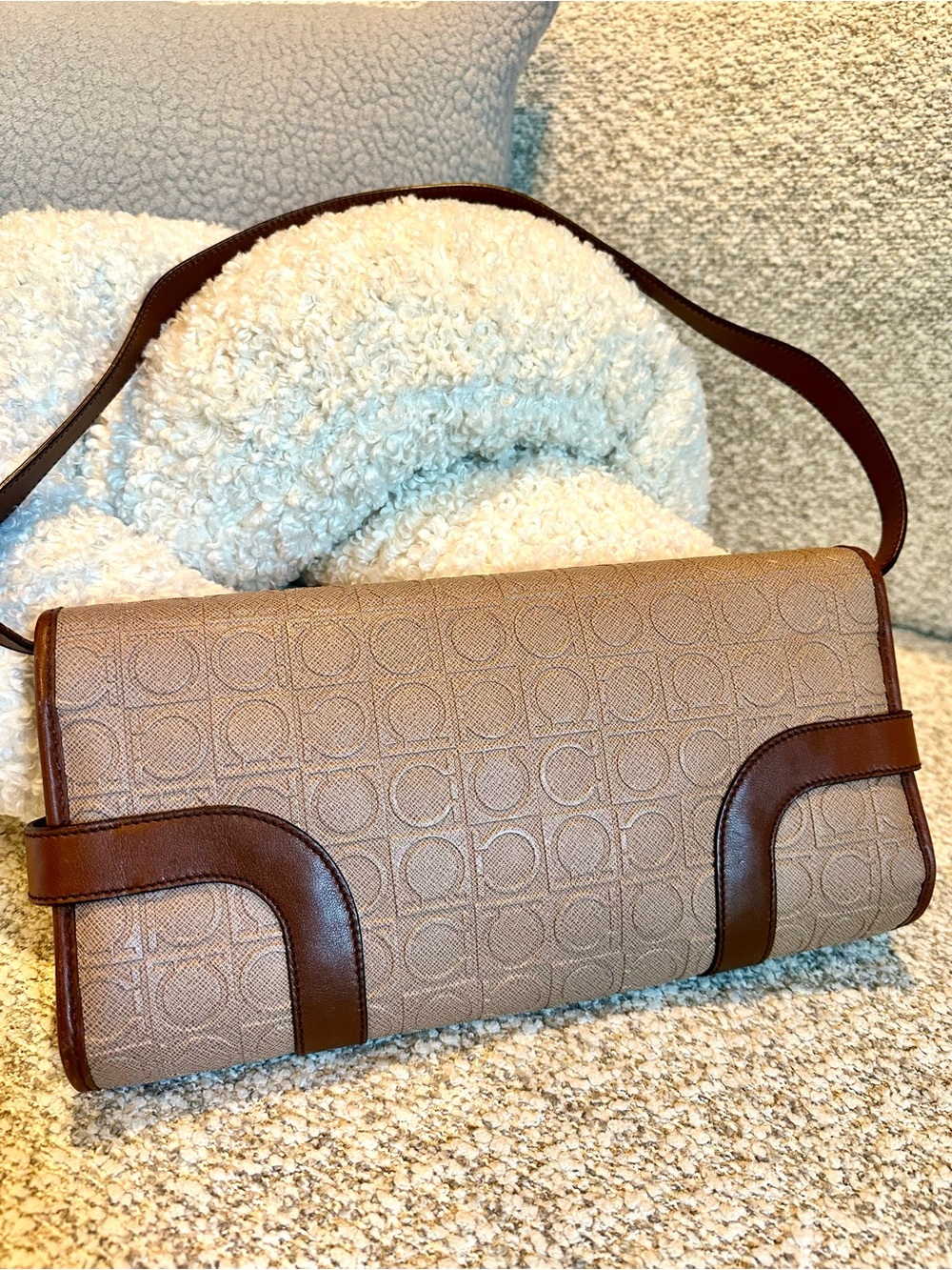 Like NEW! Salvatore Ferragamo Gancini Brown Bag - Converts to a Clutch! - Picture 5 of 16